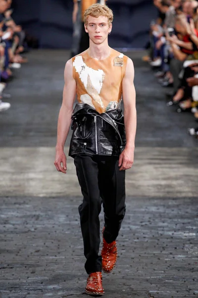 Look 27